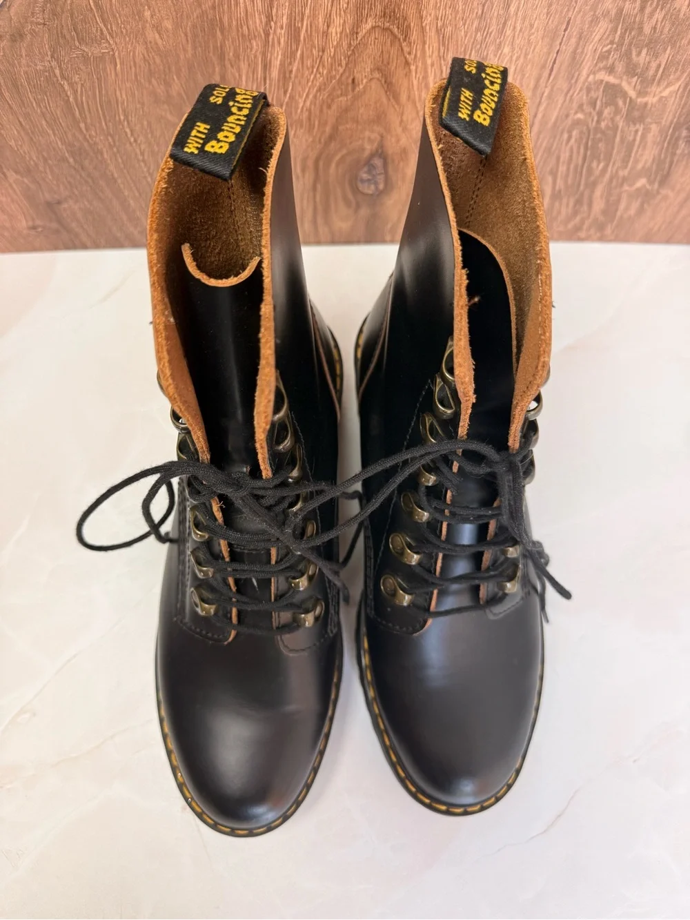 Dr. Martens Women's Leona Platform Boot US Size 9 EU41 - Picture 2 of 4